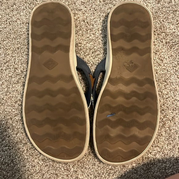 Women’s Sperry Flip Flops - Picture 3 of 4